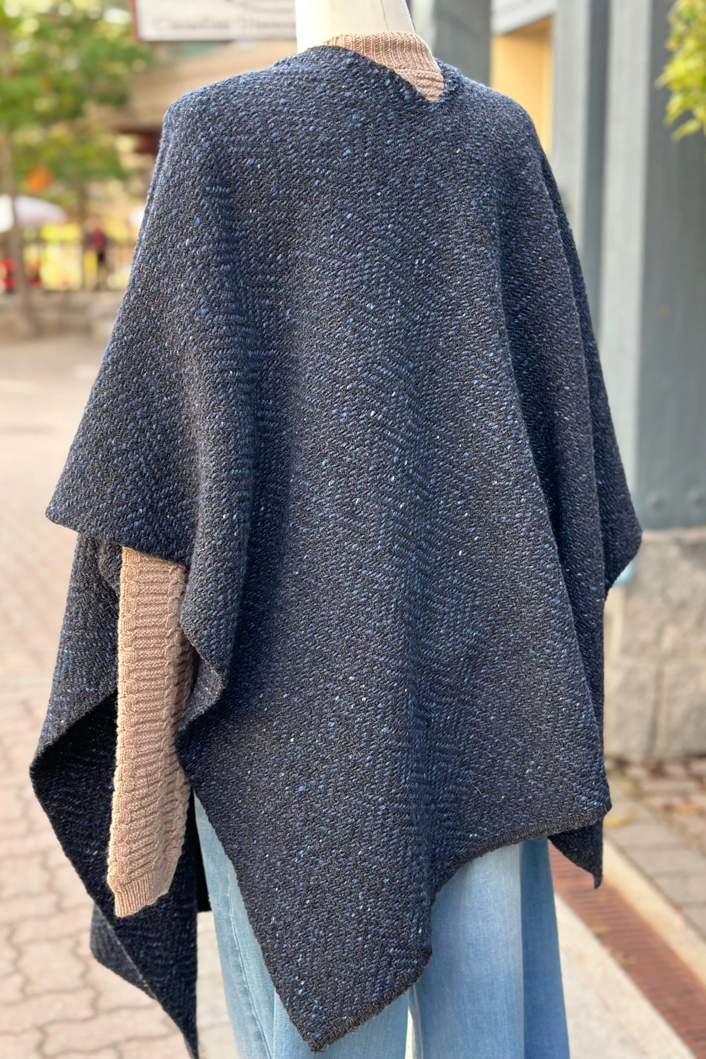 Irish - The Seal Wrap - Navy